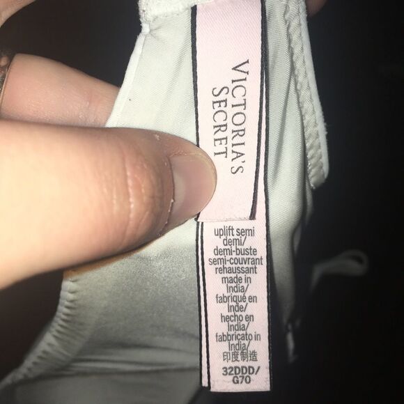 Victoria’s Secret uplift semi Demi 32DDD bra - Picture 3 of 3